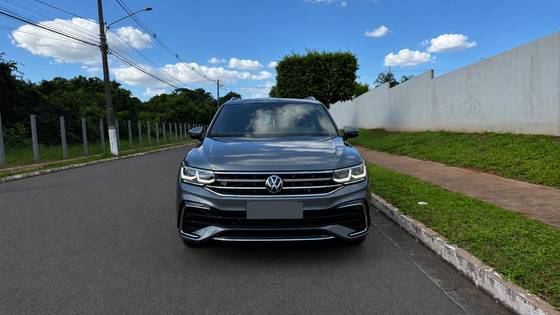 VOLKSWAGEN TIGUAN 2.0 300 TSI GASOLINA ALLSPACE R-LINE AUTOMÁTICO VOLKSWAGEN TIGUAN 2.0 300 TSI GASOLINA ALLSPACE R-LINE AUTOMÁTICO